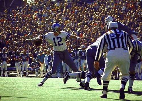 Cowboys QB Roger Staubach throws a pass. (Walter Iooss Jr./SI)