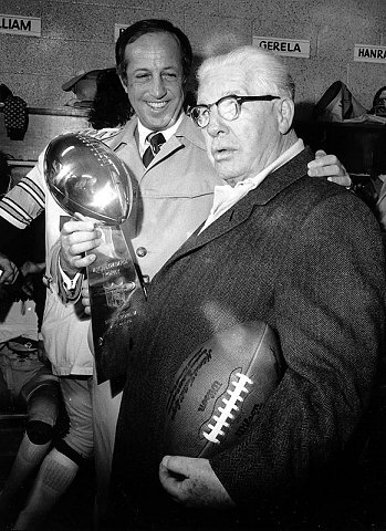NFL Commissioner Pete Rozelle presents Steelers owner Art Rooney with the Lombardi Trophy. (AP)