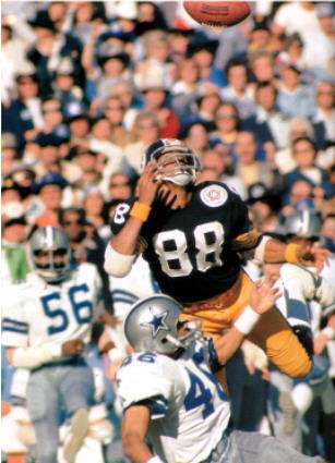 Steelers WR Lynn Swann reaches out for one of his key receptions. (SI)