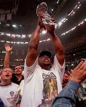 Packers DE Reggie White holds aloft the Lombardi Trophy (?)