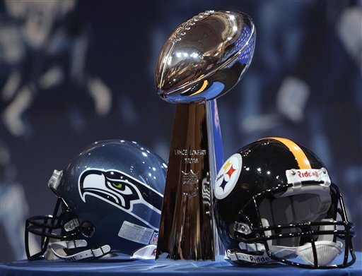 Pittsburgh vs. Seattle / Lombardi Trophy (AP/Chuck Burton)