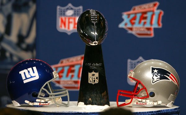 New York vs. New England / Lombardi Trophy (AP/NFL)